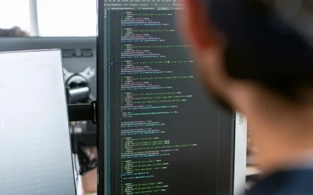 إنترنت الأشياء الصناعي (IIoT): تحويل المصانع إلى أنظمة ذكية متصلة