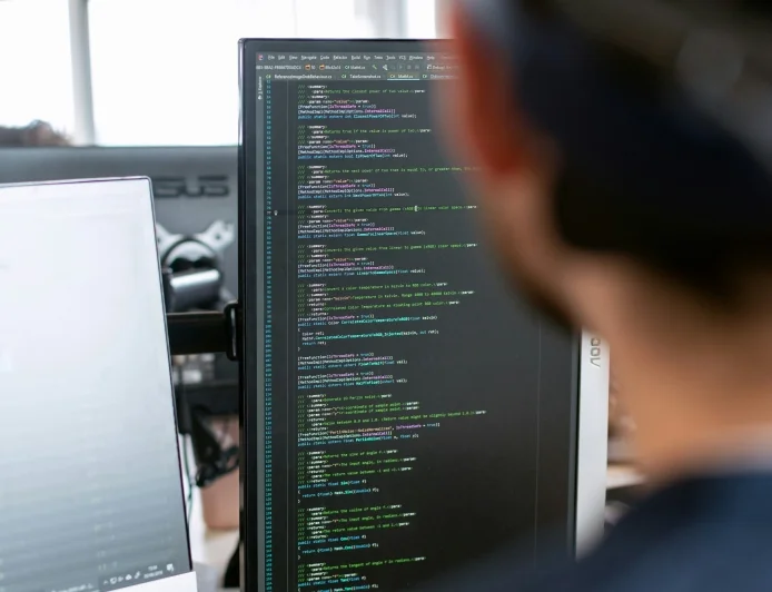إنترنت الأشياء الصناعي (IIoT): تحويل المصانع إلى أنظمة ذكية متصلة
